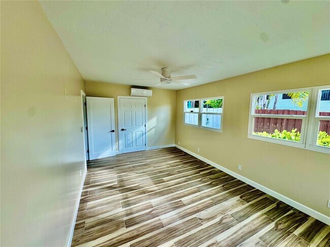 Building Photo - 1500 Carson Cir NE