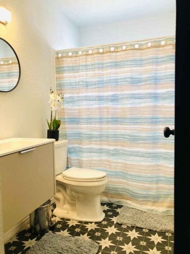 Building Photo - Fully Furnish beautiful home