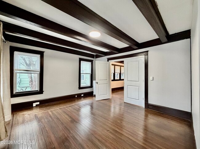 Building Photo - 512 4th Ave