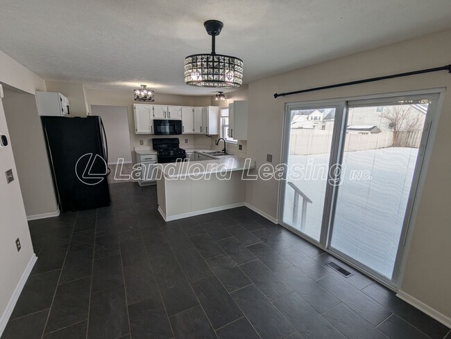 Building Photo - 35330 Oxford Ct