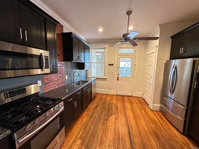 Building Photo - Hunter Ave 1045-1047 GW2