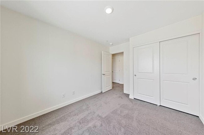Building Photo - Henderson three bedroom with attached garage!