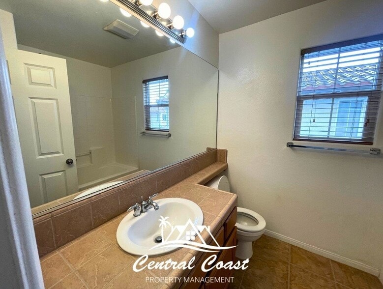 Building Photo - 2219 Cordoban Ln