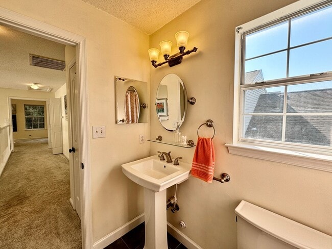 Building Photo - Available 08-08-25 in Cedar Crossing! A Pe...