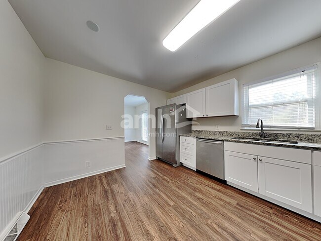 Building Photo - 204 Hardwood Road