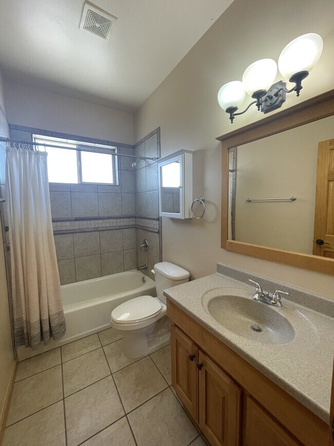Building Photo - 6809 Chapingo Rd NE