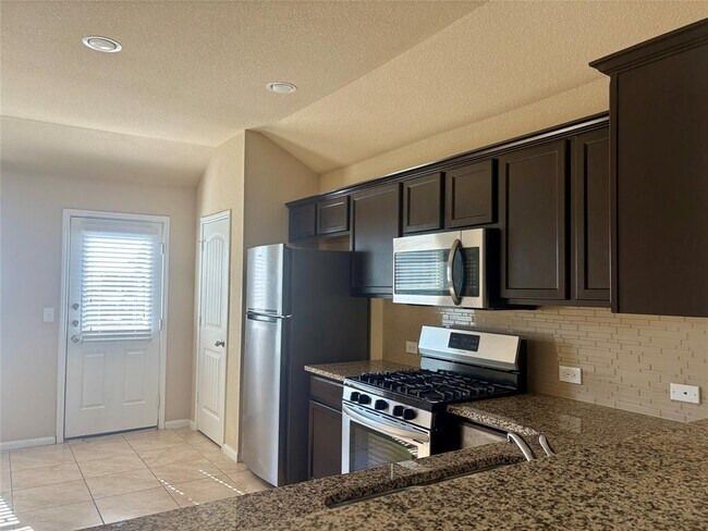 Building Photo - 2011 Langdale Ln