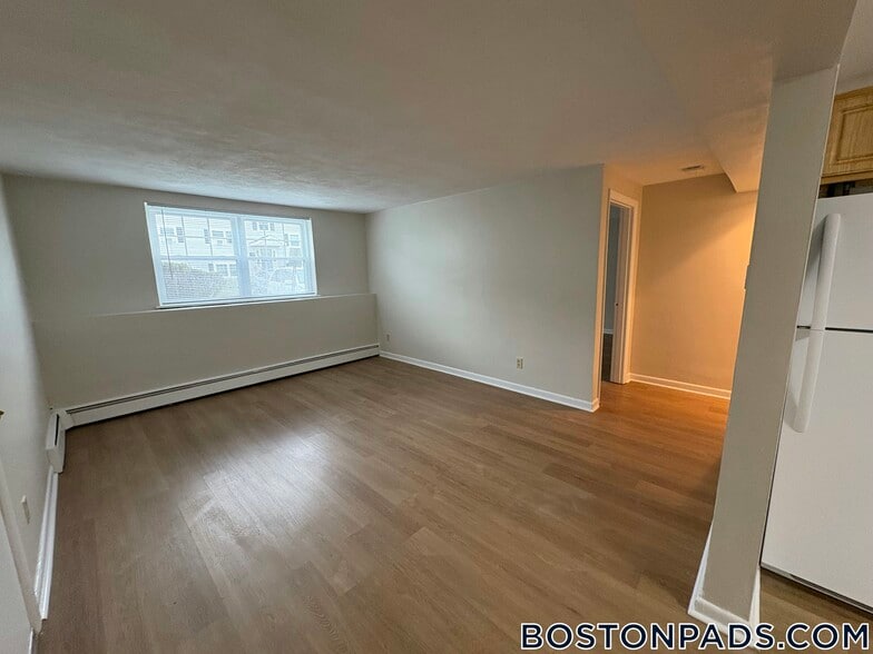 Building Photo - 13 River Dr