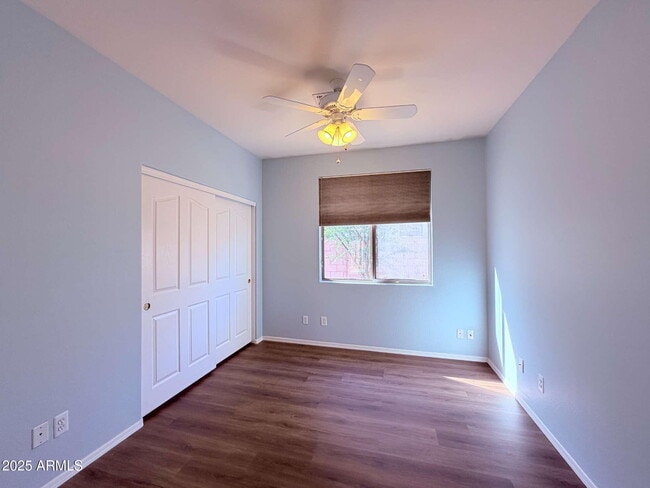 Building Photo - 2061 E Bellerive Pl