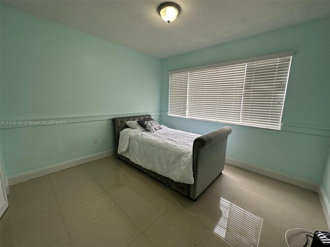 Building Photo - 6898 NW 166th Terrace