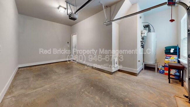 Building Photo - 4122 Salient St