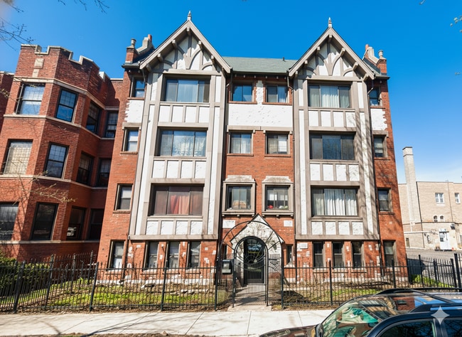 Building Photo - 6912 N Ashland Blvd