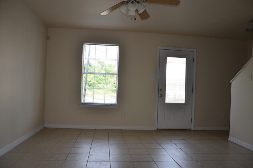 Building Photo - 1336 Foxwood Pl