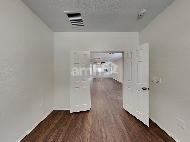 Building Photo - 83 W Calle Priscal