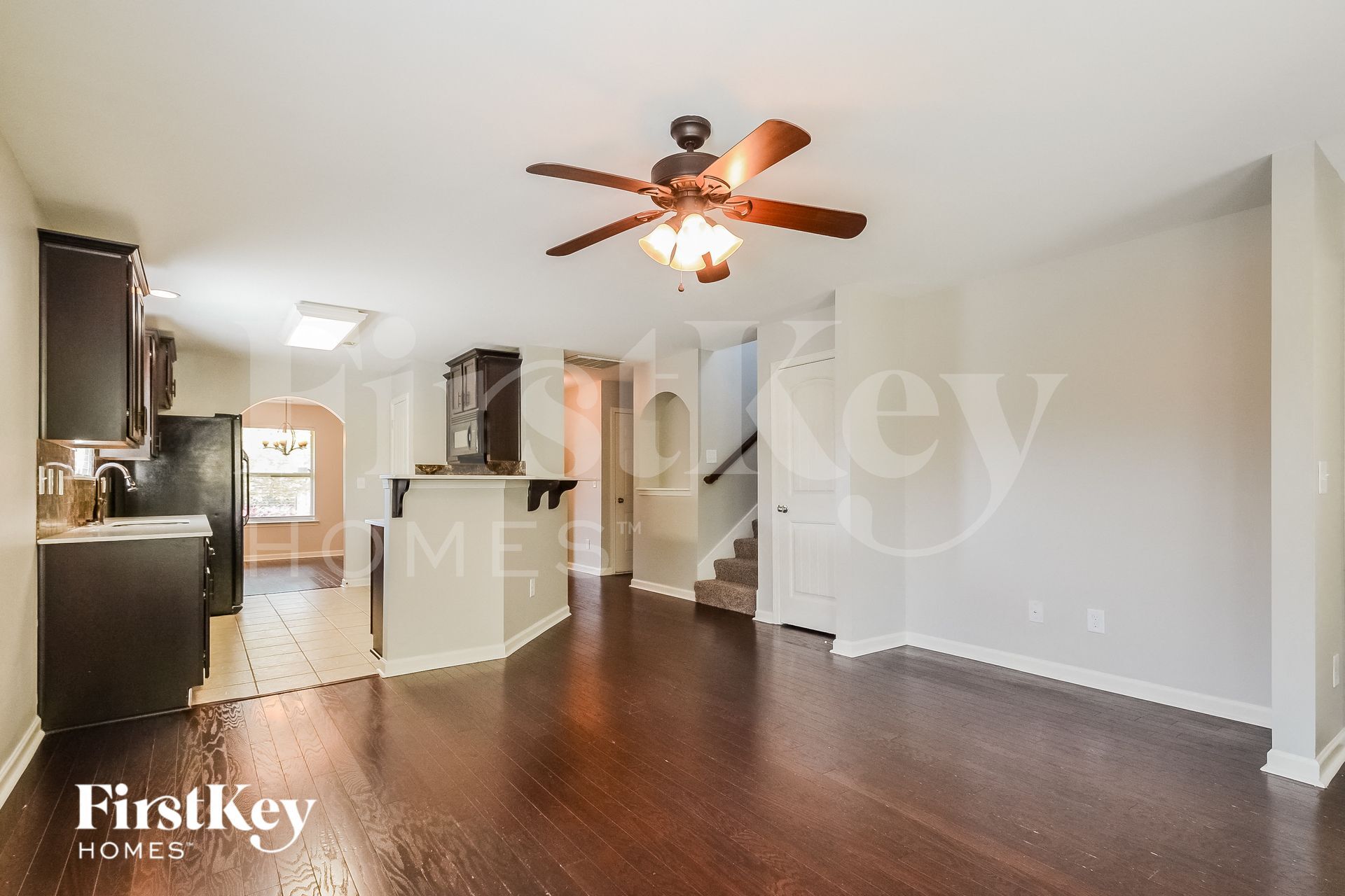 Building Photo - 465 W Park Dr