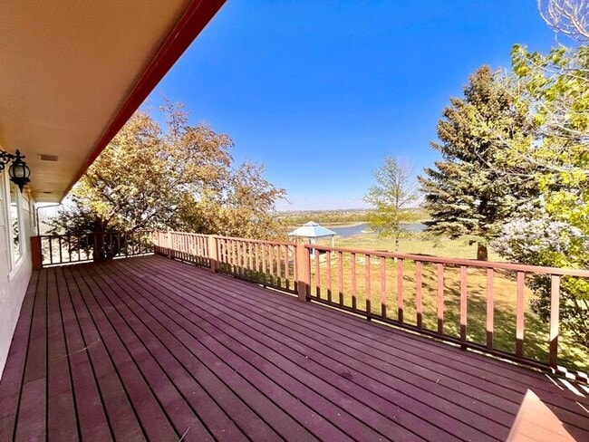 Building Photo - Gorgeous Private Home with Views!