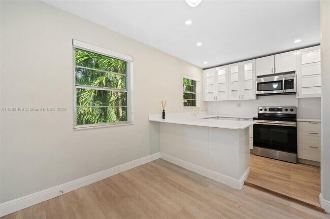 Building Photo - 7865 SW 57th Ave