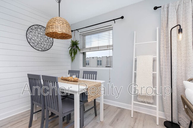 Building Photo - 909 Pacific Ave