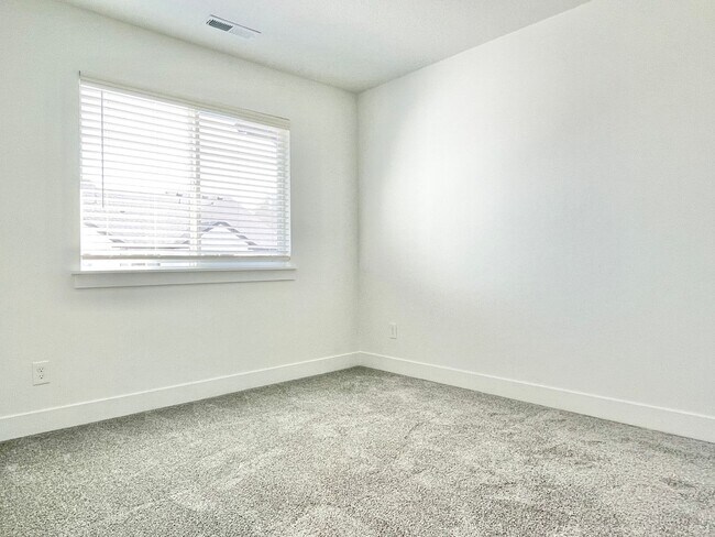 Building Photo - 4411 W Monument Peak Dr