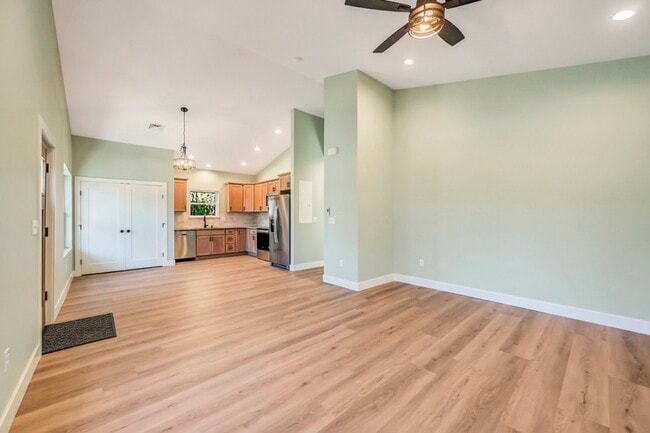 Building Photo - 515 Harrison Ave