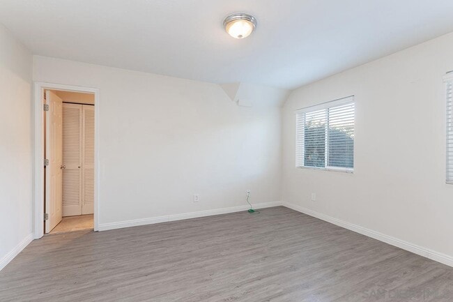 Building Photo - 7455 Charmant Dr