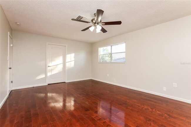 Building Photo - 392 Crystal Ave