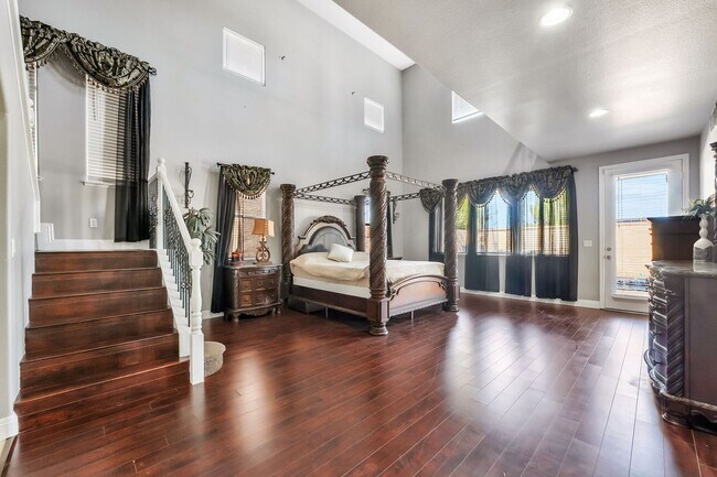 Building Photo - Fully Furnished Luxury Living with Expansive, Move-In Ready Comfort!