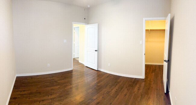 Building Photo - Popular DR Horton Sierra floor plan. 4 bed, 2 1/2 bath, 3 car garage, single story on a corner lo...