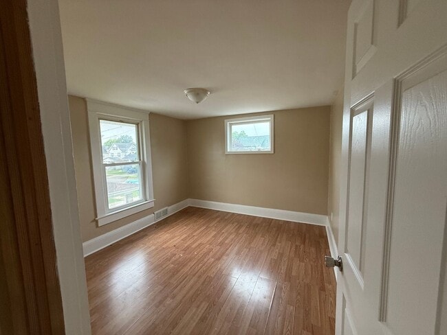 Building Photo - 3 bed 1 bath