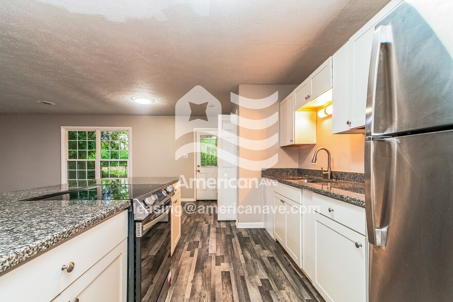 Building Photo - 1605 Blue Springs Rd