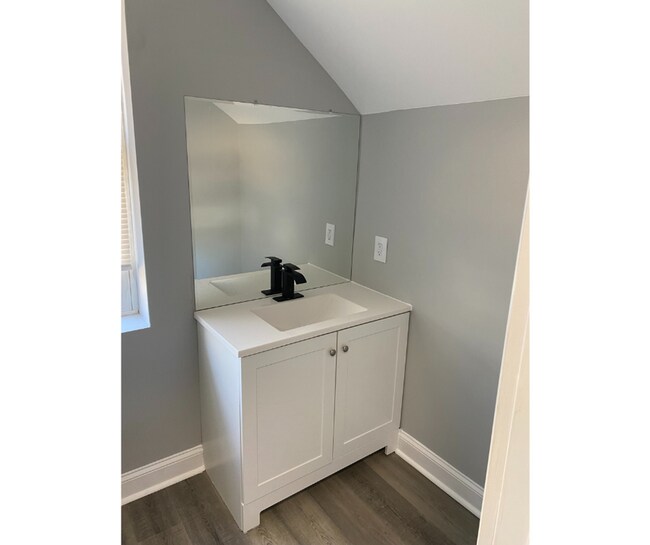 Building Photo - 4310 Ridgewood Ave