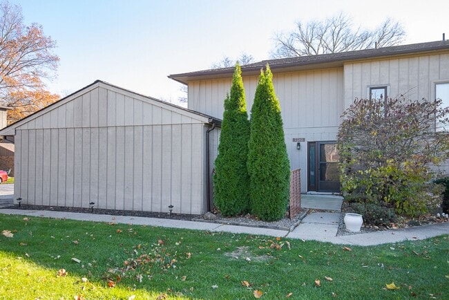 Building Photo - 7392 Creekwood Dr