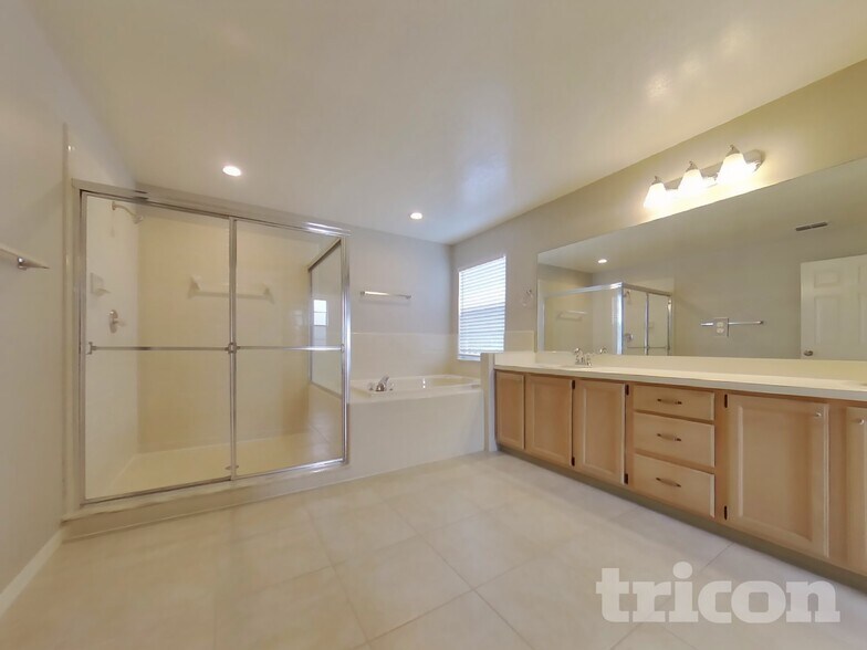 Building Photo - 1990 Turnberry Dr