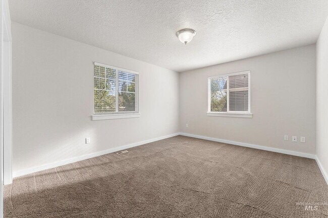 Building Photo - Single Family Home For Rent