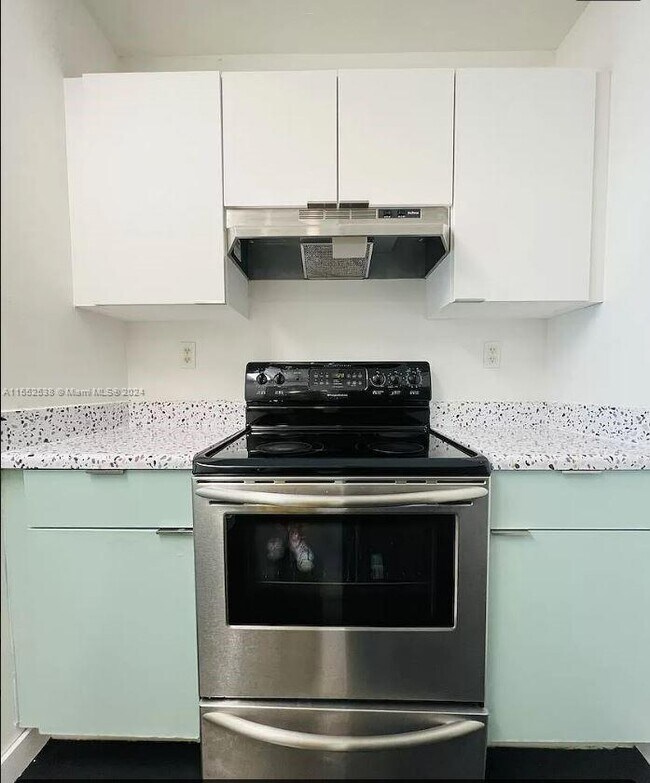 Building Photo - 800 N Miami Ave