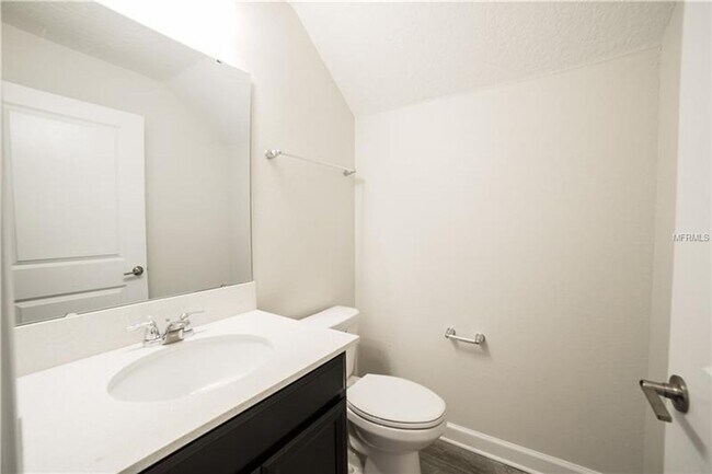 Building Photo - Luxury style townhome for rant