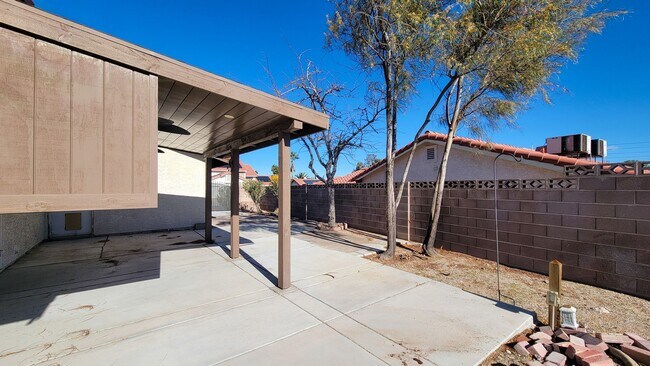 Building Photo - 8525 Del Rey Ave