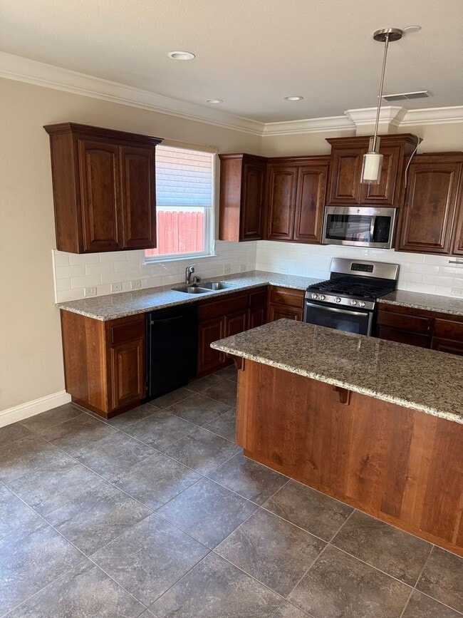 Building Photo - 3-bedroom, 2-bathroom home located in the ...