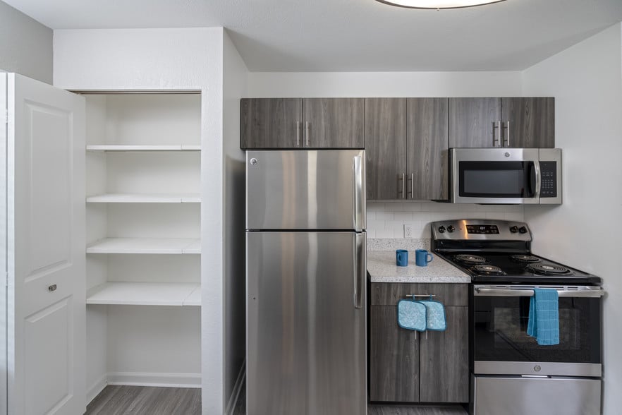 Monticello Apartments 22700 Civic Center Dr Southfield MI 48033