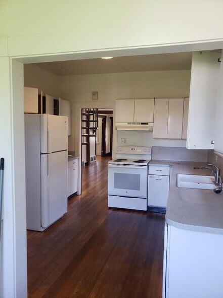 Building Photo - 371 Corona St