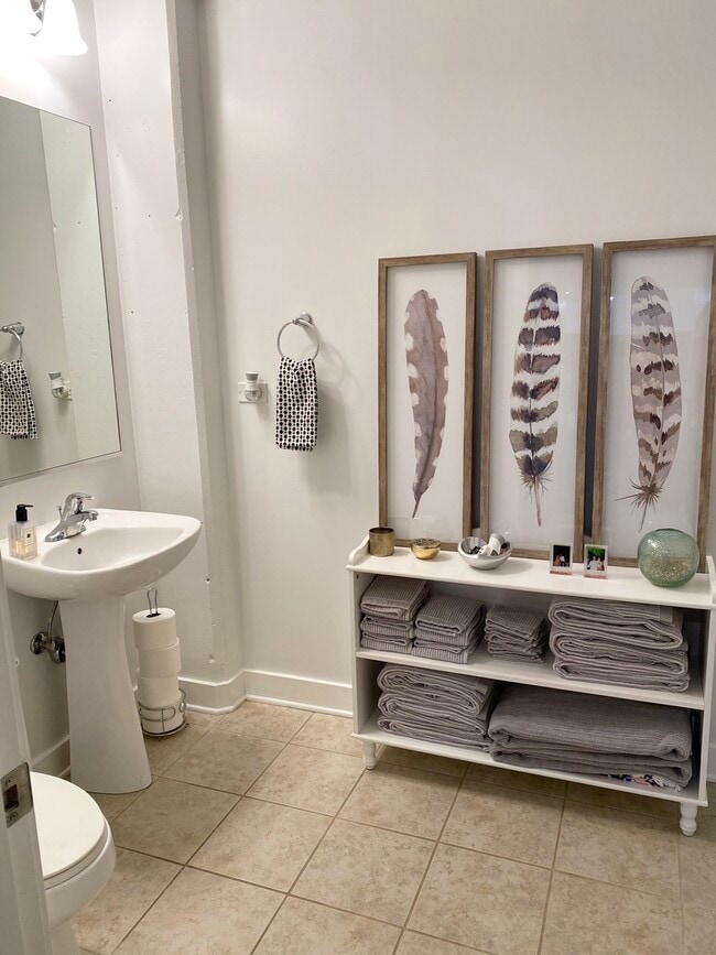 Building Photo - 901 W Madison St