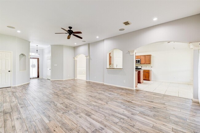 Building Photo - 25910 Oakridge Forest Ln