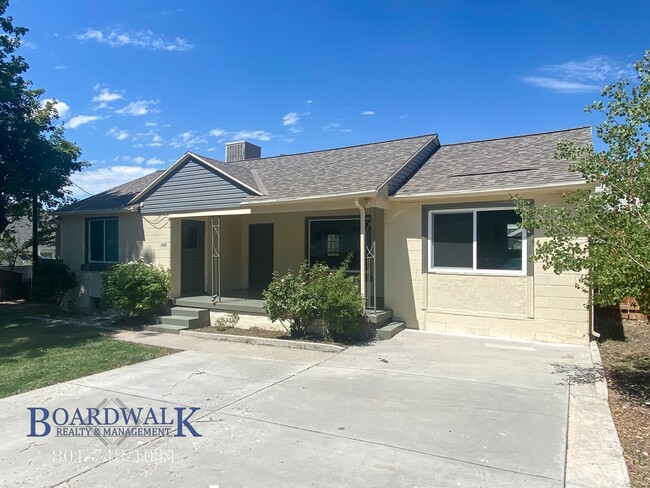 Building Photo - Charming 3 Bed 2 Bath Home in Holladay wit...