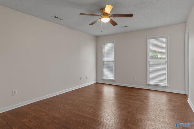 Building Photo - 1011 Sandy Springs Rd NW