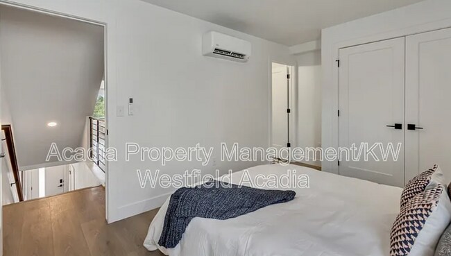 Building Photo - 4186 S Main St