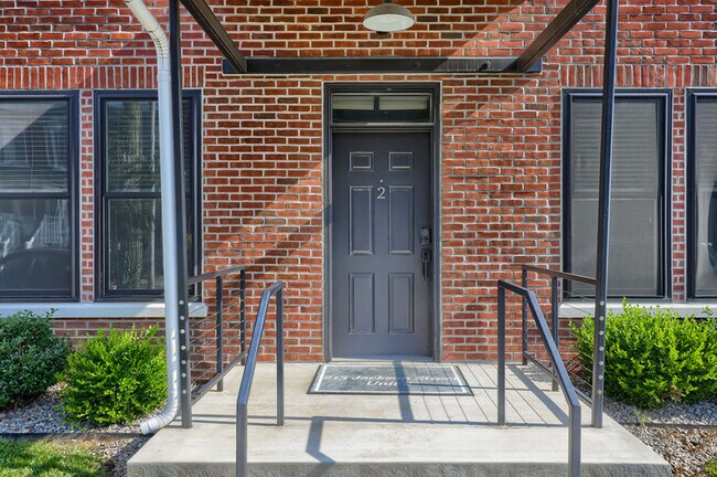 Building Photo - 213 Jackson St