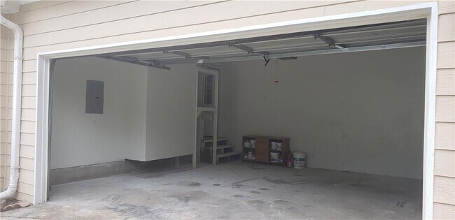 Building Photo - 1317 Hillside Ct