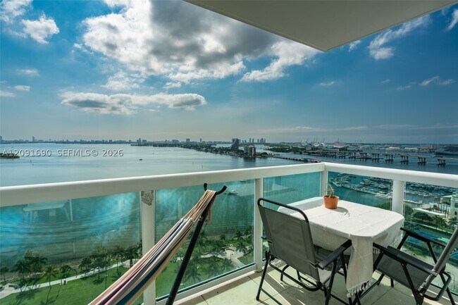 Building Photo - 1800 N Bayshore Dr