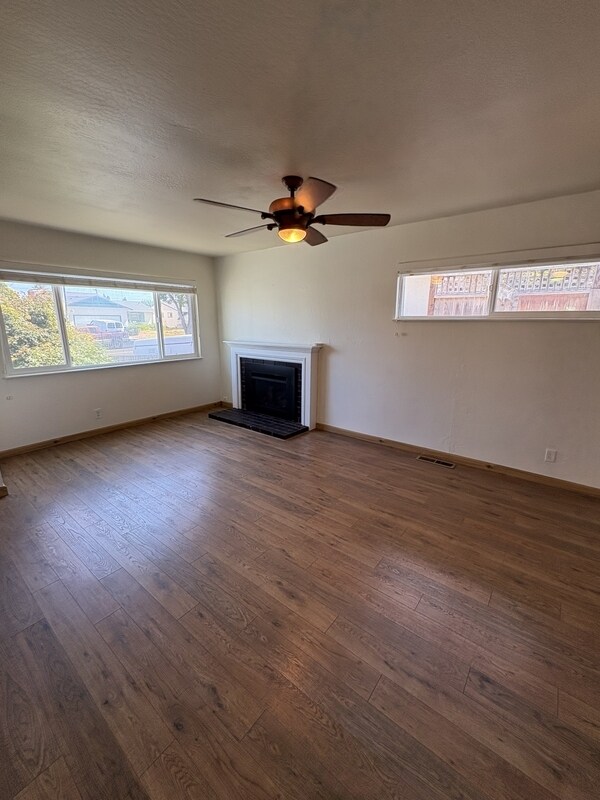 Building Photo - 7631 Adrian Dr