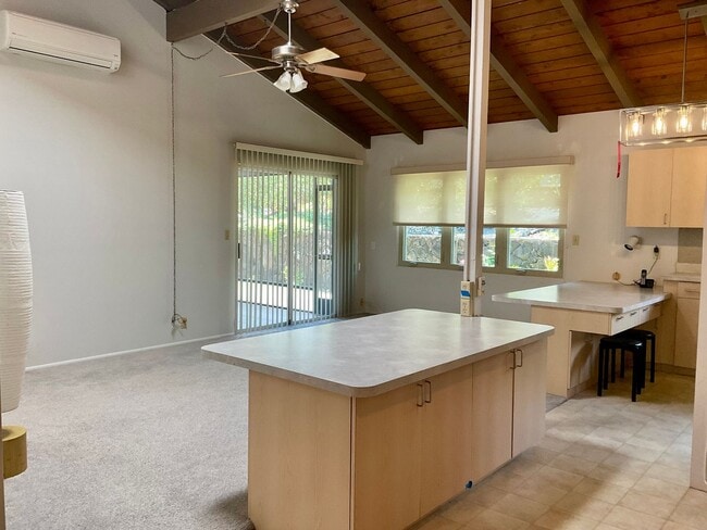 Building Photo - Spacious & Desirable 4/2/2 Single Family H...
